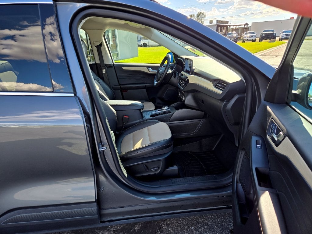 2022 Ford Escape Titanium