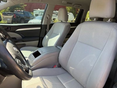 2016 Toyota Highlander LE
