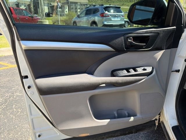 2016 Toyota Highlander LE