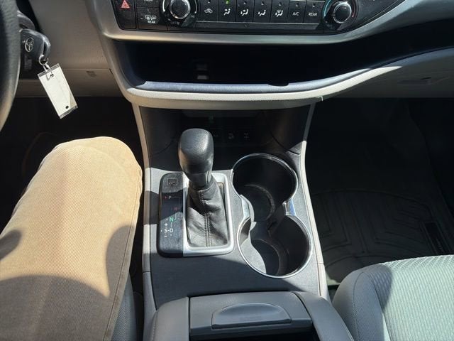 2016 Toyota Highlander LE