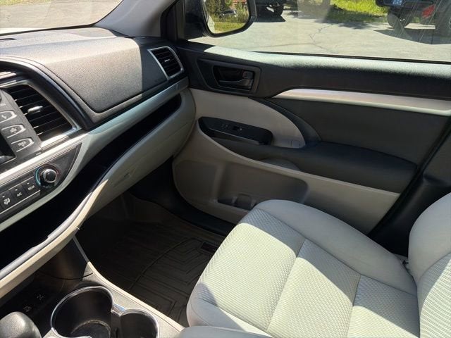 2016 Toyota Highlander LE