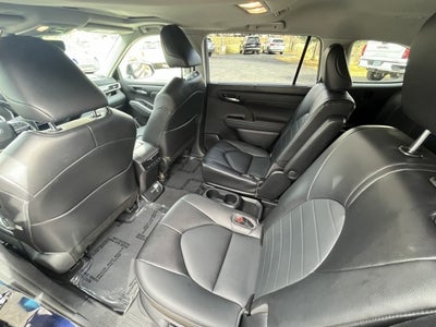 2022 Toyota Highlander Hybrid XLE