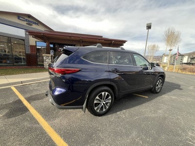 2022 Toyota Highlander Hybrid XLE
