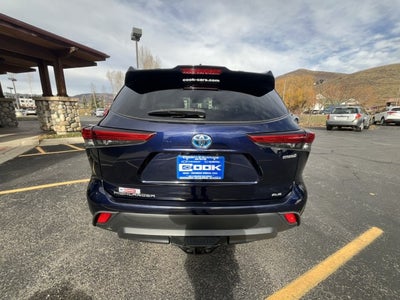2022 Toyota Highlander Hybrid XLE