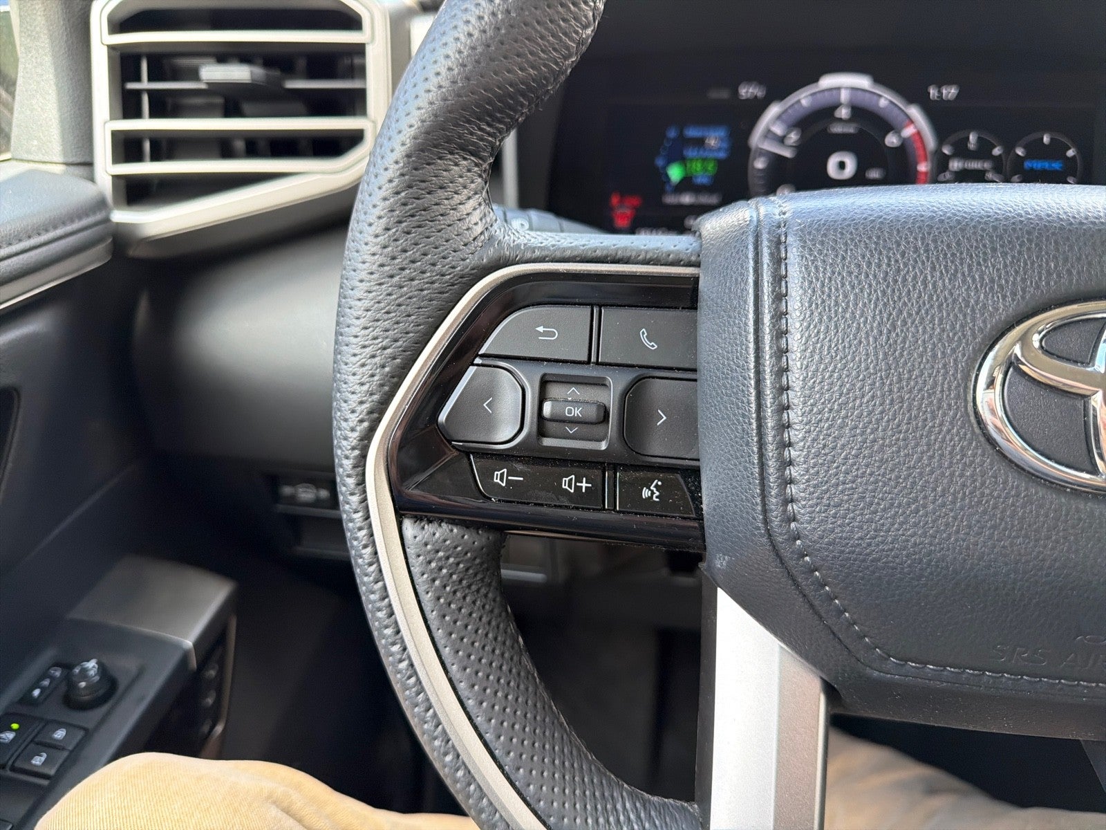 2024 Toyota Sequoia SR5